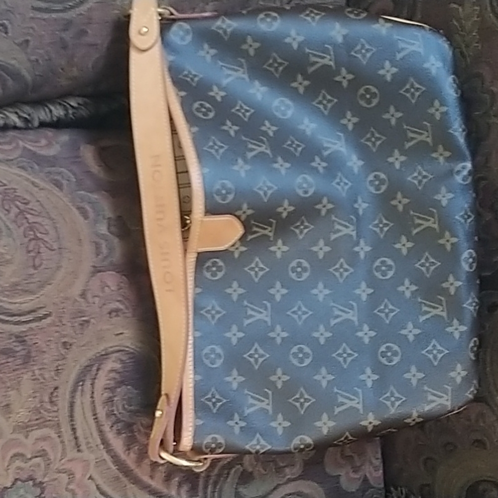 100% Authentic Louis Vuitton Delightful